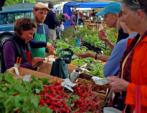 Find a local community farmers market